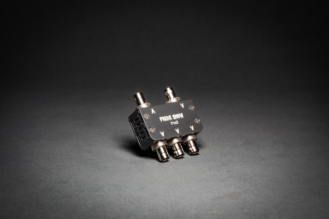 Freakshow HD 1x4 Microsplit Reclocking DA 4K 12G/3G SDI Splitter - LEMO Power Connector