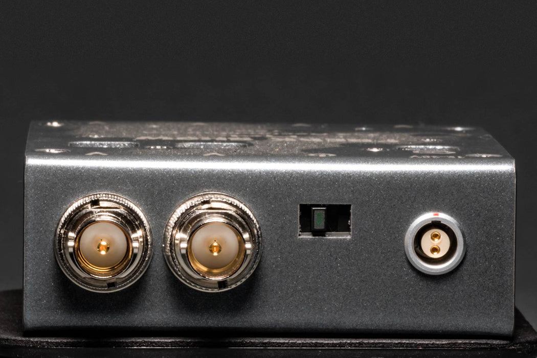 Freakshow HD 2x4-L SW DA 2x4 12G HD-SDI Reclocking Video Distribution Amplifier with Built In Li-Ion Battery